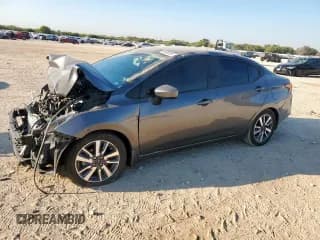 ✅ 2023 Nissan Versa SV • VIN: 3N1CN8EV5PL868979 • Лот: 84808895. Опубликован ранее на Copart с пробегом Не указан. Бесплатный доступ к архиву аукционных продаж из США и подробный отчёт об истории автомобиля на DreamBid. Изображение 1.