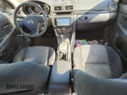 ✅ 2009 Mazda 3 i Sport • VIN: JM1BK32G691226436 • Lot: 70776045. Wystawiony na Copart z przebiegiem 157 340 mil. Bezpłatny archiwum sprzedaży aukcyjnych z USA i szczegółowy raport historii pojazdu na DreamBid. Zdjęcie 8.