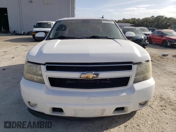 ✅ 2011 Chevrolet Suburban LT • VIN: 1GNSKJE38BR393764 • Lot: 47794395. Wystawiony na Copart z przebiegiem 314 032 mil. Bezpłatny archiwum sprzedaży aukcyjnych z USA i szczegółowy raport historii pojazdu na DreamBid. Zdjęcie 5.