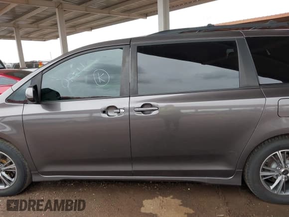 ✅ 2011 Toyota Sienna SE • VIN: 5TDXK3DC6BS113711 • Lot: 41809910. Listed on IAAI with 174,746 mi. Free auction sales archive from the USA and detailed vehicle history report at DreamBid. Image 14.