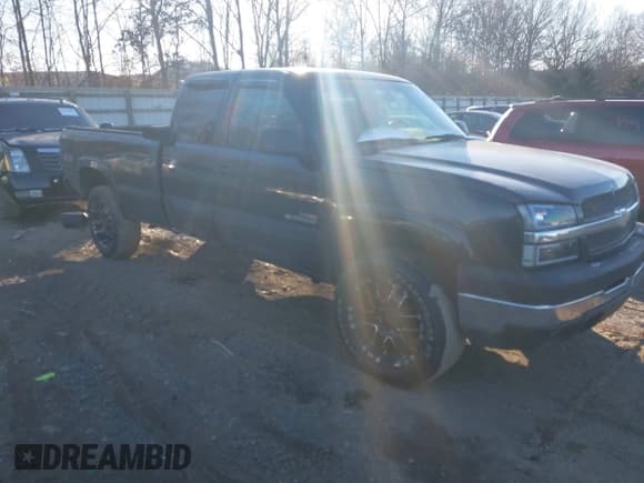 ✅ 2004 Chevrolet Silverado 2500HD LS • VIN: 1GCHK29224E242665 • Lot: 41378387. Wystawiony na IAAI z przebiegiem Nie podano. Bezpłatny archiwum sprzedaży aukcyjnych z USA i szczegółowy raport historii pojazdu na DreamBid. Zdjęcie 1.