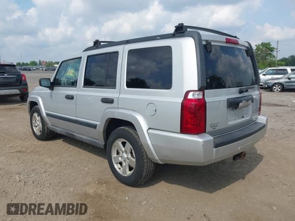 ✅ 2006 Jeep Commander • VIN: 1J8HG48K16C194985 • Lot: 42889107. Wystawiony na IAAI z przebiegiem 168 386 mil. Bezpłatny archiwum sprzedaży aukcyjnych z USA i szczegółowy raport historii pojazdu na DreamBid. Zdjęcie 3.