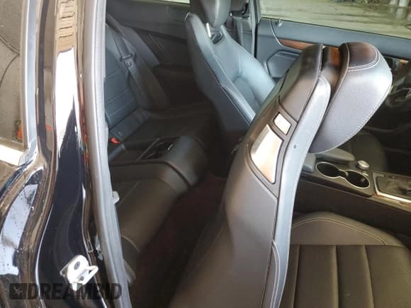 ✅ 2015 Mercedes-Benz C 250 • VIN: WDDGJ4HB6FG361540 • Lot: 93491755. Wystawiony na Copart z przebiegiem 150 157 mil. Bezpłatny archiwum sprzedaży aukcyjnych z USA i szczegółowy raport historii pojazdu na DreamBid. Zdjęcie 10.