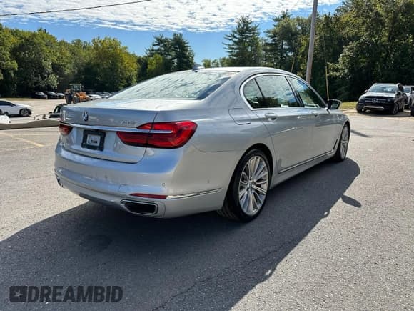 ✅ 2016 BMW 7 Series 750i • VIN: WBA7F0C5XGGL99390 • Lot: 71443045. Listed on Copart with 92,528 mi. Free auction sales archive from the USA and detailed vehicle history report at DreamBid. Image 3.