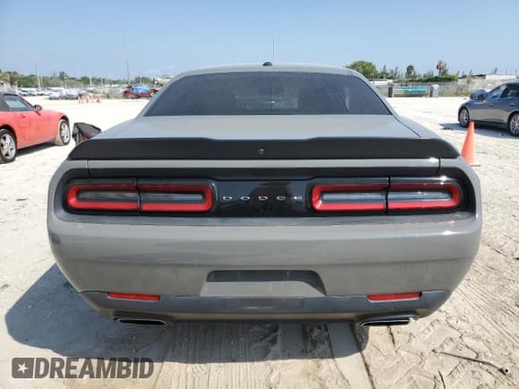 ✅ 2018 Dodge Challenger T/A • VIN: 2C3CDZBT2JH311606 • Lot: 43788383. Wystawiony na Copart z przebiegiem 19 862 mil. Bezpłatny archiwum sprzedaży aukcyjnych z USA i szczegółowy raport historii pojazdu na DreamBid. Zdjęcie 6.