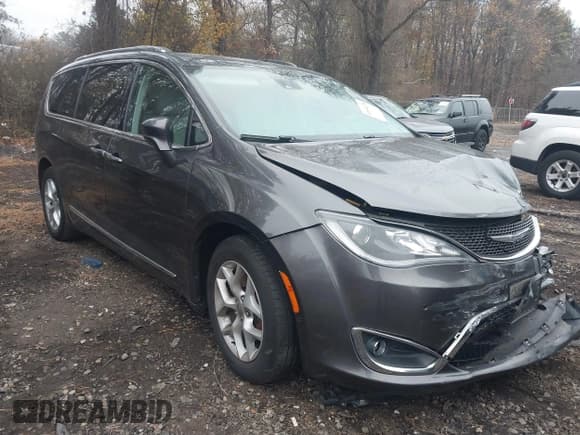 ✅ 2017 Chrysler Pacifica Touring L Plus • VIN: 2C4RC1EG4HR533397 • Lot: 43694278. Wystawiony na IAAI z przebiegiem 92 645 mil. Bezpłatny archiwum sprzedaży aukcyjnych z USA i szczegółowy raport historii pojazdu na DreamBid. Zdjęcie 1.