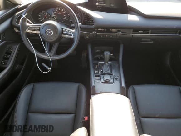 ✅ 2022 Mazda 3 Select • VIN: 3MZBPABL1NM306076 • Лот: 81376845. Опубликован ранее на Copart с пробегом 25 973 миль. Бесплатный доступ к архиву аукционных продаж из США и подробный отчёт об истории автомобиля на DreamBid. Изображение 8.