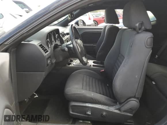 2012 Dodge Challenger SXT z VIN 2C3CDYAG3CH158140, wystawiony jako Copart lot #74021374 z przebiegiem Nie podano mil oraz Szkoda całkowita • Salvage title. Historia ofert i sprzedaży dostępna na DreamBid. Obrazek 7.