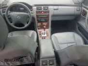 ✅ 2001 Mercedes-Benz E 320 • VIN: WDBJF70J91B177266 • Lot: 64063325. Wystawiony na Copart z przebiegiem 149 758 mil. Bezpłatny archiwum sprzedaży aukcyjnych z USA i szczegółowy raport historii pojazdu na DreamBid. Zdjęcie 8.