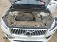 ✅ 2023 Volvo XC90 Plus • VIN: YV4H600N1P1951712 • Lot: 84023375. Wystawiony na Copart z przebiegiem 50 615 mil. Bezpłatny archiwum sprzedaży aukcyjnych z USA i szczegółowy raport historii pojazdu na DreamBid. Zdjęcie 12.