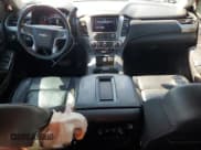 ✅ 2017 Chevrolet Tahoe LT • VIN: 1GNSCBKC7HR344782 • Lot: 85682105. Wystawiony na Copart z przebiegiem 221 043 mil. Bezpłatny archiwum sprzedaży aukcyjnych z USA i szczegółowy raport historii pojazdu na DreamBid. Zdjęcie 8.