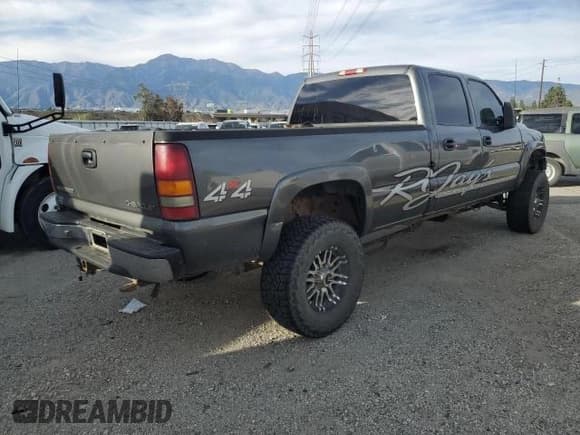 ✅ 2001 Chevrolet Silverado 2500HD • VIN: 1GCHK23121F166144 • Lot: 54622075. Wystawiony na Copart z przebiegiem Nie podano. Bezpłatny archiwum sprzedaży aukcyjnych z USA i szczegółowy raport historii pojazdu na DreamBid. Zdjęcie 3.