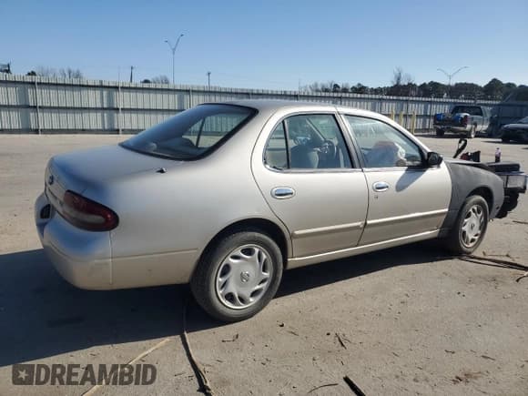 ✅ 1996 Nissan Altima XE • VIN: 1N4BU31DXTC124365 • Lot: 44236215. Listed on Copart with 103,006 mi. Free auction sales archive from the USA and detailed vehicle history report at DreamBid. Image 3.