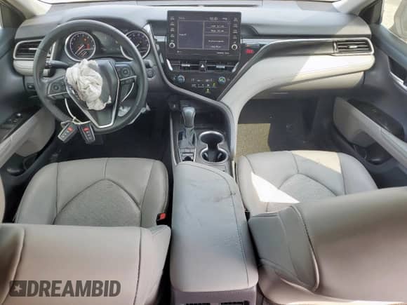 2022 Toyota Camry XLE z VIN 4T1F11AK1NU002509, wystawiony jako Copart lot #81162115 z przebiegiem 87 762 mil mil oraz Szkoda całkowita • Salvage title. Historia ofert i sprzedaży dostępna na DreamBid. Obrazek 8.