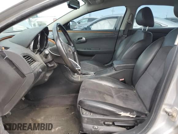 2011 Chevrolet Malibu 2LT z VIN 1G1ZD5E14BF375943, wystawiony jako Copart lot #65962214 z przebiegiem 184 548 mil mil oraz Szkoda całkowita • Salvage title. Historia ofert i sprzedaży dostępna na DreamBid. Obrazek 7.