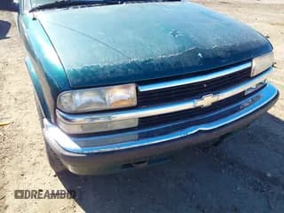 ✅ 1998 Chevrolet Blazer LT • VIN: 1GNDT13WXW2234455 • Lot: 41672409. Wystawiony na IAAI z przebiegiem 258 433 mil. Bezpłatny archiwum sprzedaży aukcyjnych z USA i szczegółowy raport historii pojazdu na DreamBid. Zdjęcie 6.