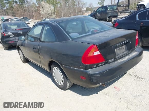 ✅ 2001 Mitsubishi Mirage DE • VIN: JA3AY11A71U051157 • Lot: 41775546. Wystawiony na IAAI z przebiegiem 139 647 mil. Bezpłatny archiwum sprzedaży aukcyjnych z USA i szczegółowy raport historii pojazdu na DreamBid. Zdjęcie 3.