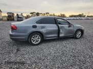 ✅ 2017 Volkswagen Passat S • VIN: 1VWAT7A38HC038239 • Lot: 86126035. Wystawiony na Copart z przebiegiem 178 689 mil. Bezpłatny archiwum sprzedaży aukcyjnych z USA i szczegółowy raport historii pojazdu na DreamBid. Zdjęcie 3.