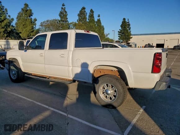 ✅ 2004 Chevrolet Silverado 2500HD Work Truck • VIN: 1GCHC23U04F179275 • Лот: 95805925. Опубликован ранее на Copart с пробегом 260 462 миль. Бесплатный доступ к архиву аукционных продаж из США и подробный отчёт об истории автомобиля на DreamBid. Изображение 2.