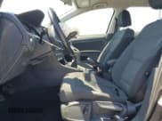 ✅ 2017 Volkswagen Golf S • VIN: 3VW117AU9HM070212 • Lot: 64227235. Wystawiony na Copart z przebiegiem 36 916 mil. Bezpłatny archiwum sprzedaży aukcyjnych z USA i szczegółowy raport historii pojazdu na DreamBid. Zdjęcie 7.