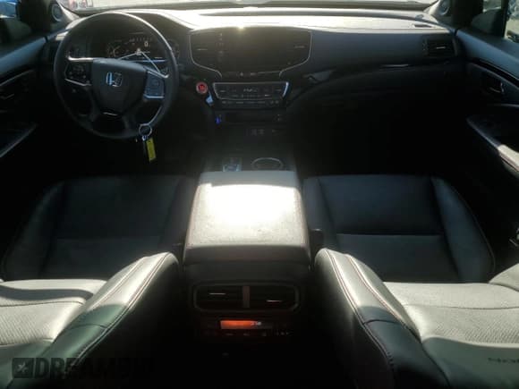 ✅ 2024 Honda Passport Black Edition • VIN: 5FNYF8H87RB007424 • Lot: 68674295. Listed on Copart with 22,786 mi. Free auction sales archive from the USA and detailed vehicle history report at DreamBid. Image 8.