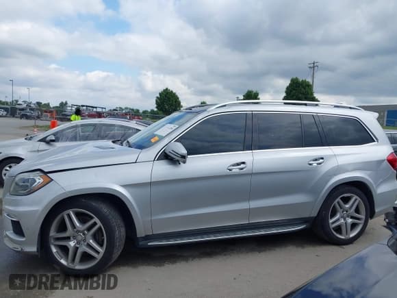 ✅ 2015 Mercedes-Benz GL 550 • VIN: 4JGDF7DE0FA472857 • Лот: 42309286. Опубликован ранее на IAAI с пробегом 93 088 миль. Бесплатный доступ к архиву аукционных продаж из США и подробный отчёт об истории автомобиля на DreamBid. Изображение 14.