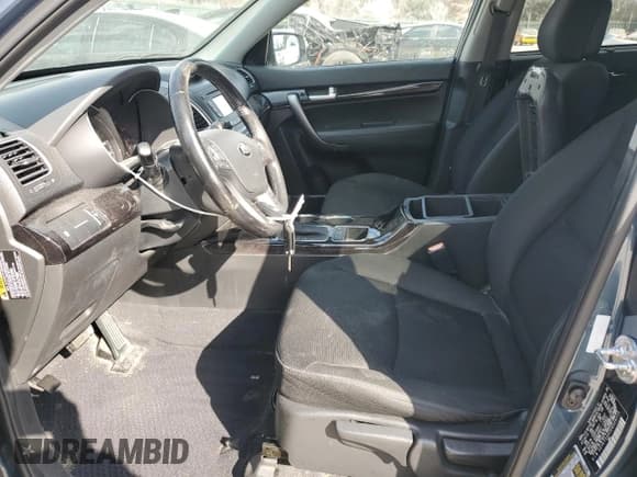 ✅ 2014 Kia Sorento LX • VIN: 5XYKT3A62EG529715 • Lot: 92513405. Listed on Copart with 141,117 mi. Free auction sales archive from the USA and detailed vehicle history report at DreamBid. Image 7.