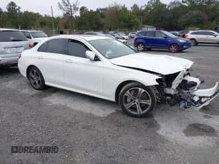 ✅ 2017 Mercedes-Benz E 300 Luxury • VIN: WDDZF4KB9HA186855 • Лот: 43526514. Опубликован ранее на IAAI с пробегом 88 219 миль. Бесплатный доступ к архиву аукционных продаж из США и подробный отчёт об истории автомобиля на DreamBid. Изображение 1.