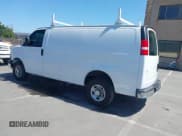 ✅ 2020 Chevrolet Express Cargo • VIN: 1GCWGAFP3L1273819 • Lot: 42299806. Wystawiony na IAAI z przebiegiem 88 391 mil. Bezpłatny archiwum sprzedaży aukcyjnych z USA i szczegółowy raport historii pojazdu na DreamBid. Zdjęcie 3.