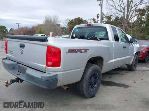 2008 Dodge Dakota z VIN 1D7HW32K08S514373, wystawiony jako IAAI lot #41814272 z przebiegiem 137 787 mil mil oraz . Historia ofert i sprzedaży dostępna na DreamBid. Obrazek 4.