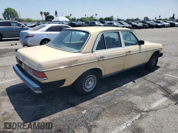 ✅ 1983 Mercedes-Benz 300 D • VIN: WDBAB33AXDB017451 • Lot: 60463935. Listed on Copart with 314,995 mi. Free auction sales archive from the USA and detailed vehicle history report at DreamBid. Image 3.