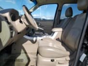 ✅ 2006 Mercury Mariner Hybrid • VIN: 4M2CU98H66KJ12678 • Lot: 56908235. Wystawiony na Copart z przebiegiem 177 207 mil. Bezpłatny archiwum sprzedaży aukcyjnych z USA i szczegółowy raport historii pojazdu na DreamBid. Zdjęcie 7.