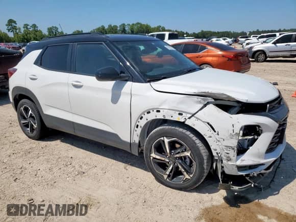 2022 Chevrolet TrailBlazer RS with VIN KL79MTSL2NB021123, listed as a Copart auction lot 80139715 with 32,852 mi miles and Salvage title. Bid and sale history available at DreamBid. Image 4.