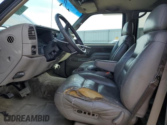 ✅ 1997 GMC Suburban • VIN: 1GKFK16R7VJ707618 • Lot: 49882035. Wystawiony na Copart z przebiegiem 317 771 mil. Bezpłatny archiwum sprzedaży aukcyjnych z USA i szczegółowy raport historii pojazdu na DreamBid. Zdjęcie 7.