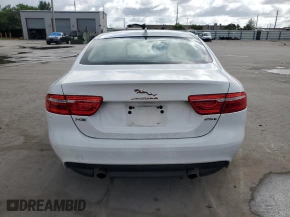 ✅ 2018 Jaguar XE 25t • VIN: SAJAR4FX3JCP31304 • Lot: 83822645. Wystawiony na Copart z przebiegiem 120 189 mil. Bezpłatny archiwum sprzedaży aukcyjnych z USA i szczegółowy raport historii pojazdu na DreamBid. Zdjęcie 6.