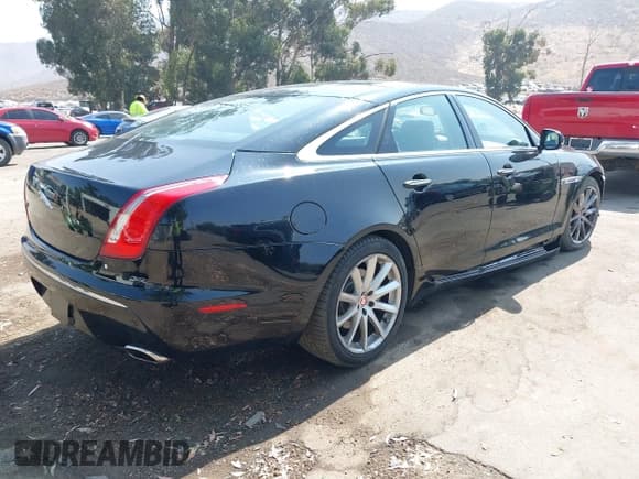✅ 2012 Jaguar XJ • VIN: SAJWA1CB6CLV28768 • Lot: 42547451. Wystawiony na IAAI z przebiegiem 91 703 mil. Bezpłatny archiwum sprzedaży aukcyjnych z USA i szczegółowy raport historii pojazdu na DreamBid. Zdjęcie 4.