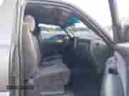 2002 Chevrolet Silverado 1500 LS z VIN 1GCEK14T12E143281, wystawiony jako IAAI lot #43197831 z przebiegiem 241 904 mil mil oraz . Historia ofert i sprzedaży dostępna na DreamBid. Obrazek 5.