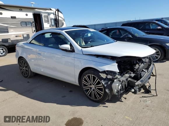 ✅ 2015 Volkswagen Eos Final Edition • VIN: WVWFW8AH8FV005258 • Lot: 42129254. Wystawiony na Copart z przebiegiem 23 794 mil. Bezpłatny archiwum sprzedaży aukcyjnych z USA i szczegółowy raport historii pojazdu na DreamBid. Zdjęcie 4.