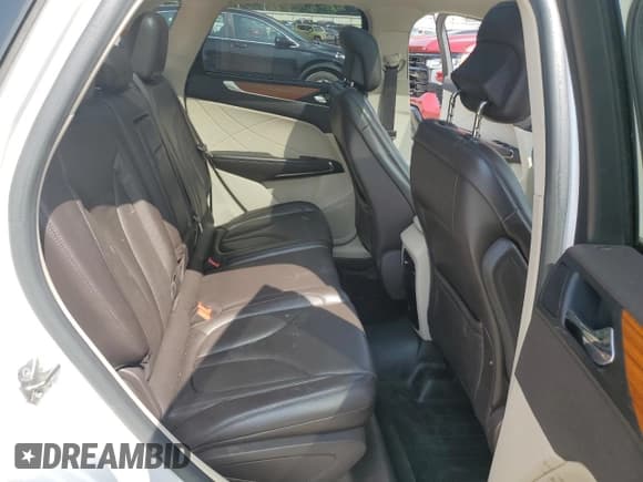 ✅ 2017 Lincoln MKC Select • VIN: 5LMTJ2DH6HUL68184 • Lot: 68035205. Wystawiony na Copart z przebiegiem 109 143 mil. Bezpłatny archiwum sprzedaży aukcyjnych z USA i szczegółowy raport historii pojazdu na DreamBid. Zdjęcie 11.