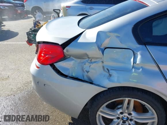 ✅ 2015 BMW 6 Series 640i xDrive • VIN: WBA6B8C52FD453433 • Lot: 41805317. Wystawiony na IAAI z przebiegiem 138 685 mil. Bezpłatny archiwum sprzedaży aukcyjnych z USA i szczegółowy raport historii pojazdu na DreamBid. Zdjęcie 17.