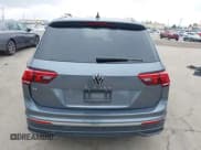 ✅ 2023 Volkswagen Tiguan SE • VIN: 3VV3B7AX0PM130980 • Lot: 42158302. Wystawiony na IAAI z przebiegiem 30 653 mil. Bezpłatny archiwum sprzedaży aukcyjnych z USA i szczegółowy raport historii pojazdu na DreamBid. Zdjęcie 17.