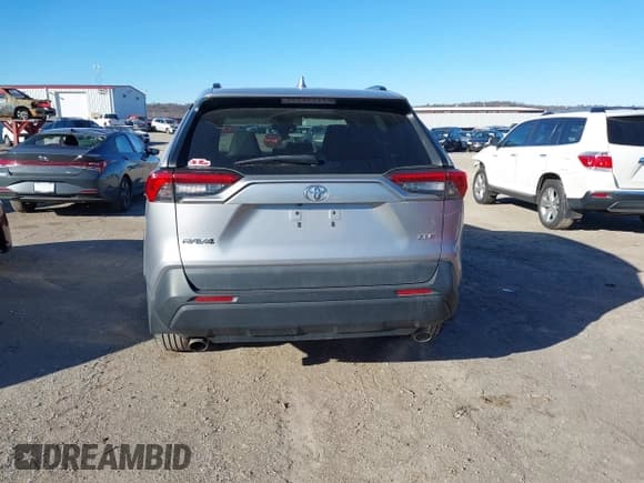 ✅ 2019 Toyota RAV4 XLE Premium • VIN: 2T3C1RFV8KC019929 • Lot: 41232800. Wystawiony na IAAI z przebiegiem 112 950 mil. Bezpłatny archiwum sprzedaży aukcyjnych z USA i szczegółowy raport historii pojazdu na DreamBid. Zdjęcie 16.