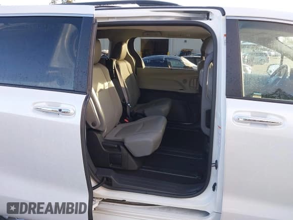 ✅ 2022 Toyota Sienna XLE • VIN: 5TDJRKEC5NS096236 • Lot: 43799283. Listed on IAAI with 63,482 mi. Free auction sales archive from the USA and detailed vehicle history report at DreamBid. Image 8.