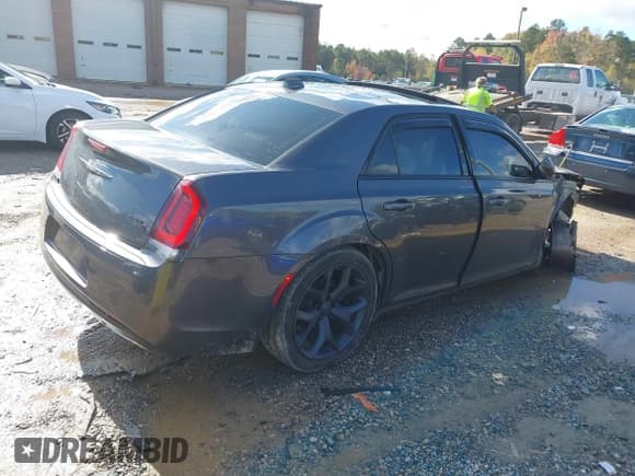 ✅ 2022 Chrysler 300 S • VIN: 2C3CCABG8NH130829 • Lot: 43579051. Listed on IAAI with 59,486 mi. Free auction sales archive from the USA and detailed vehicle history report at DreamBid. Image 4.