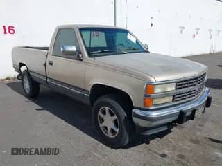 1989 Chevrolet Silverado 2500 z VIN 1GCFK24K9KE242271, wystawiony jako IAAI lot #43260154 z przebiegiem 191 361 mil mil oraz . Historia ofert i sprzedaży dostępna na DreamBid. Obrazek 1.