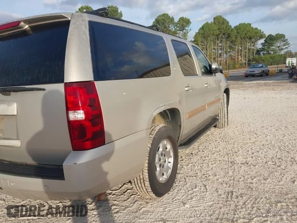 ✅ 2007 Chevrolet Suburban LT • VIN: 1GNFC16J27R362710 • Лот: 43638133. Опубликован ранее на IAAI с пробегом 227 642 миль. Бесплатный доступ к архиву аукционных продаж из США и подробный отчёт об истории автомобиля на DreamBid. Изображение 6.