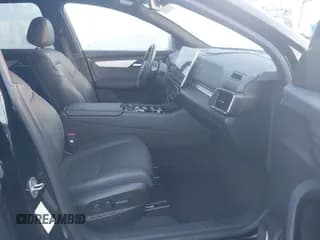 ✅ 2023 VinFast VF 8 Plus • VIN: RLLV1AFA8PH000774 • Lot: 41682238. Wystawiony na IAAI z przebiegiem 3 013 mil. Bezpłatny archiwum sprzedaży aukcyjnych z USA i szczegółowy raport historii pojazdu na DreamBid. Zdjęcie 5.