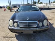 ✅ 2000 Mercedes-Benz CLK 320/430 • VIN: WDBLK65G2YT052982 • Lot: 81519625. Wystawiony na Copart z przebiegiem 295 932 mil. Bezpłatny archiwum sprzedaży aukcyjnych z USA i szczegółowy raport historii pojazdu na DreamBid. Zdjęcie 5.