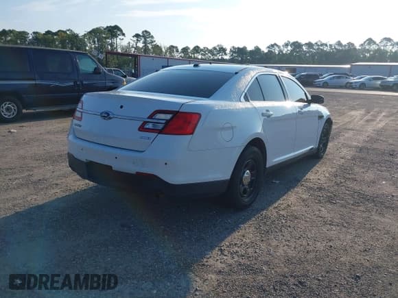 ✅ 2014 Ford Police Interceptor • VIN: 1FAHP2MK0EG168120 • Lot: 43060991. Listed on IAAI with 145,847 mi. Free auction sales archive from the USA and detailed vehicle history report at DreamBid. Image 4.