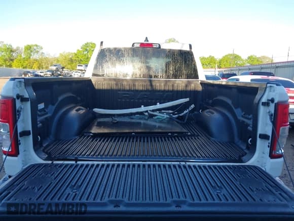 ✅ 2020 Ram 1500 Tradesman • VIN: 1C6SRECGXLN385960 • Lot: 38985453. Wystawiony na IAAI z przebiegiem 37 403 mil. Bezpłatny archiwum sprzedaży aukcyjnych z USA i szczegółowy raport historii pojazdu na DreamBid. Zdjęcie 8.